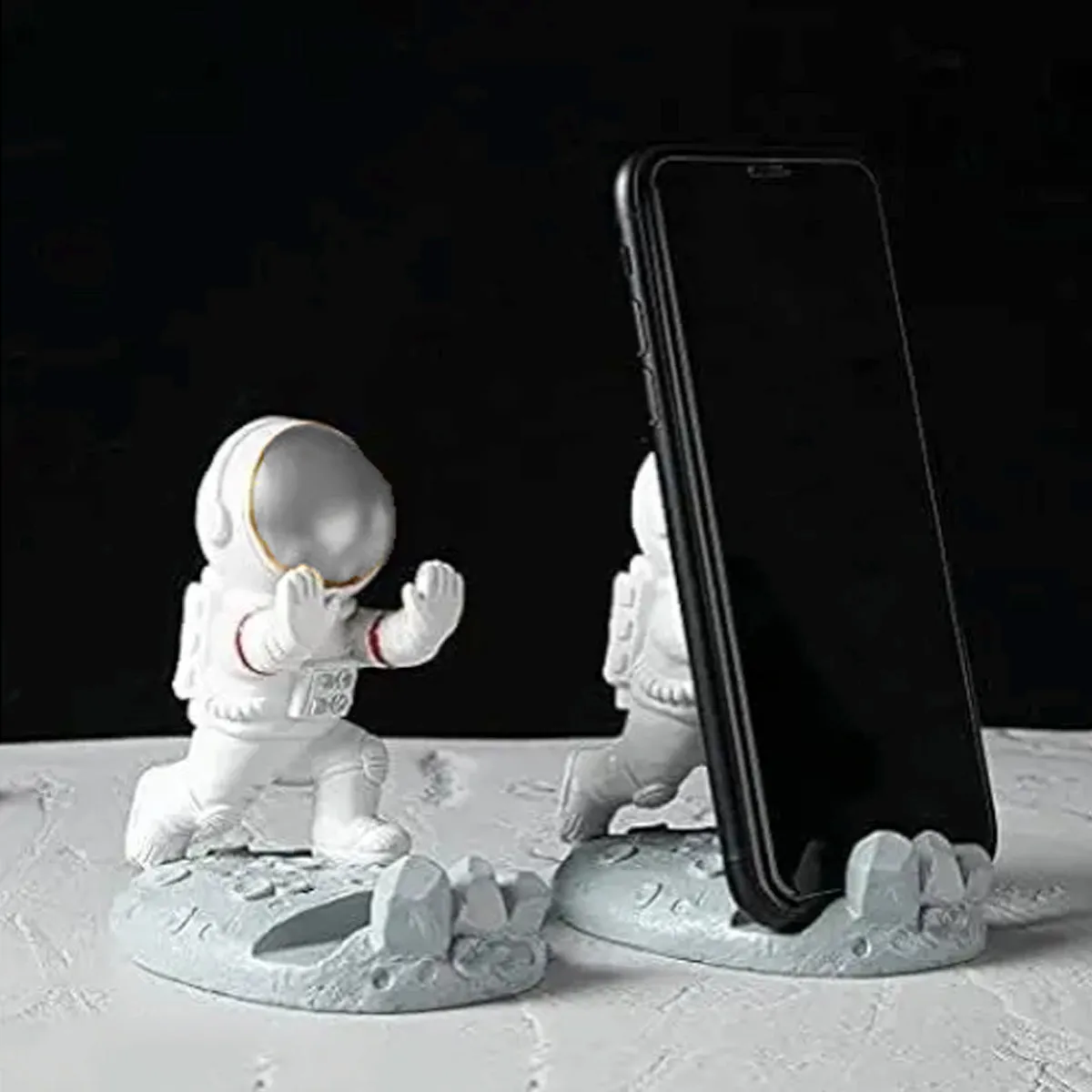 FancyDressWale Astronaut Mobile Phone Holder Desktop Decoration – Space-Themed Desk Accessory Push Hand