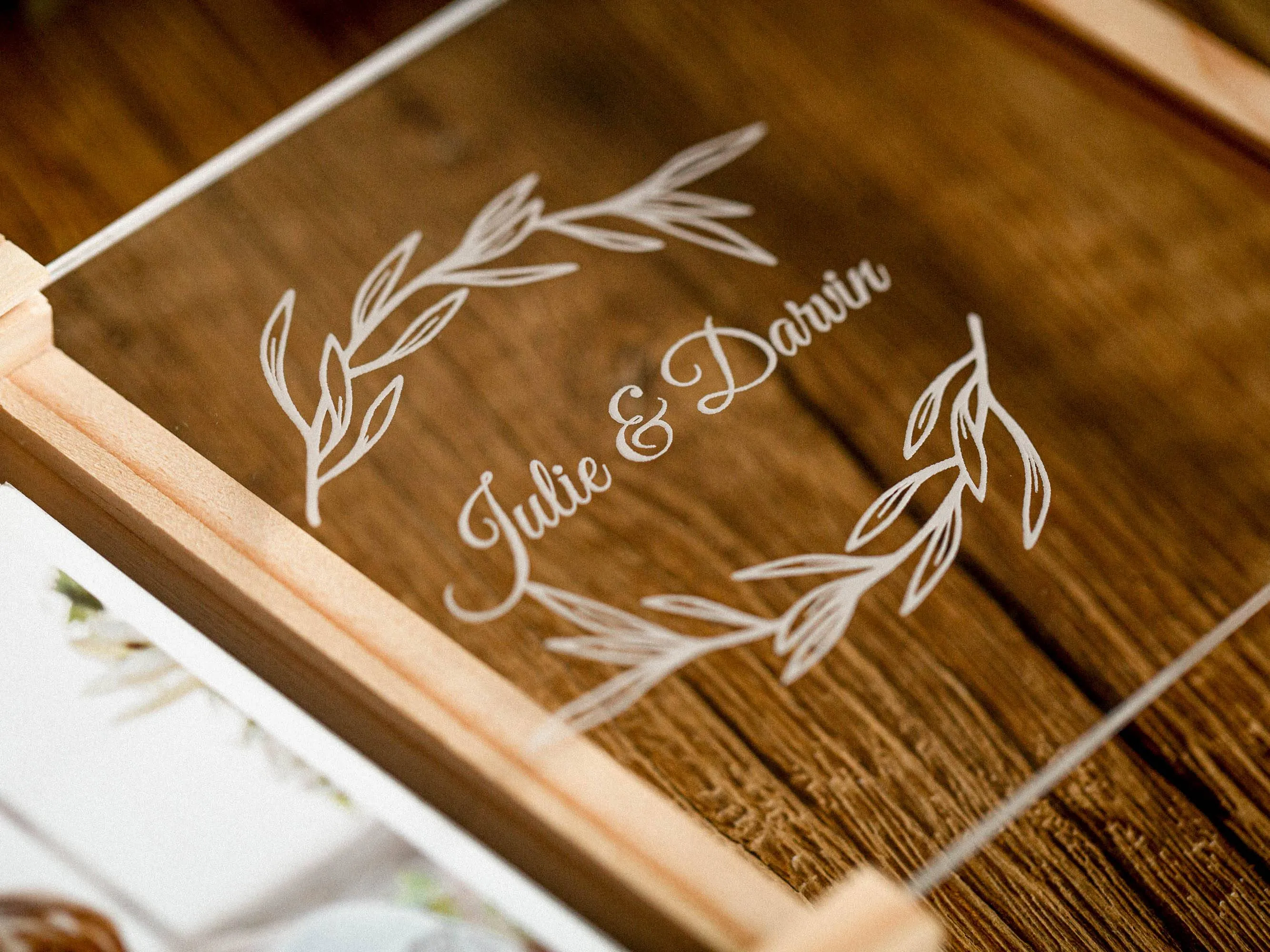 Maple Wood Box with Personalized Acrylic Lid for Wedding Photo