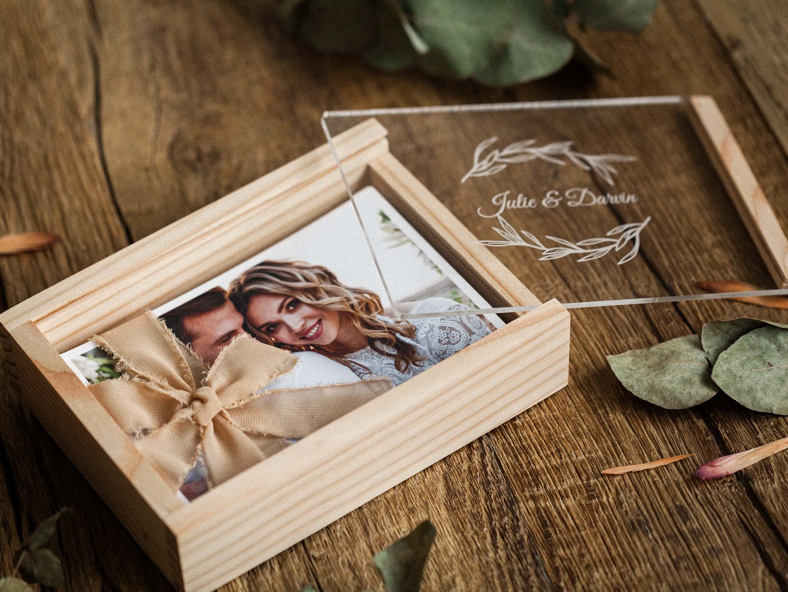 Maple Wood Box with Personalized Acrylic Lid for Wedding Photo