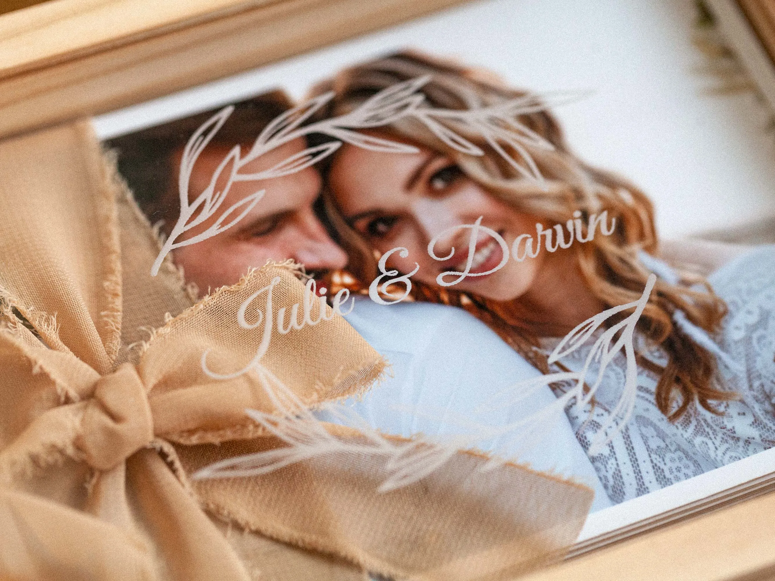 Maple Wood Box with Personalized Acrylic Lid for Wedding Photo