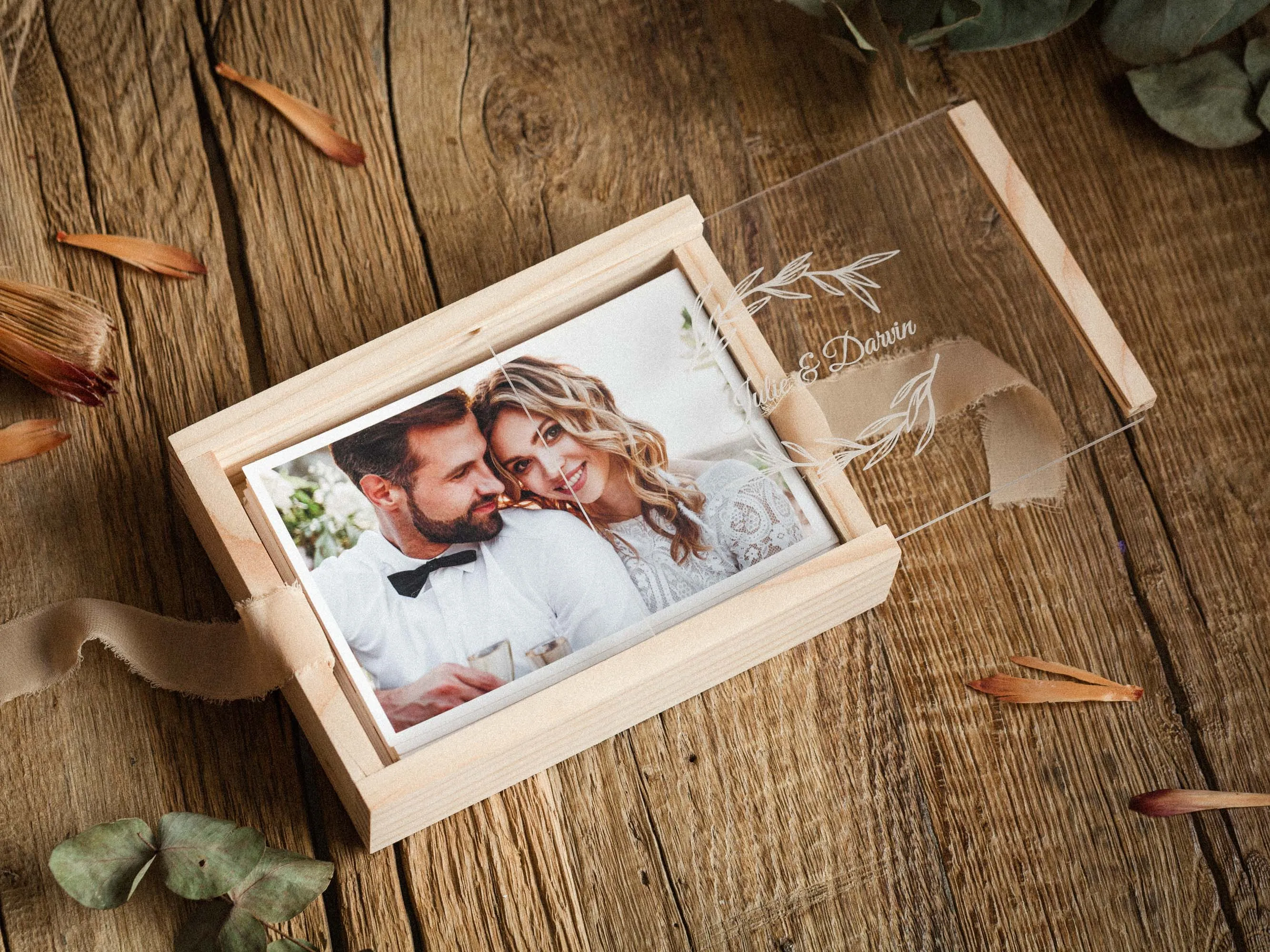 Maple Wood Box with Personalized Acrylic Lid for Wedding Photo