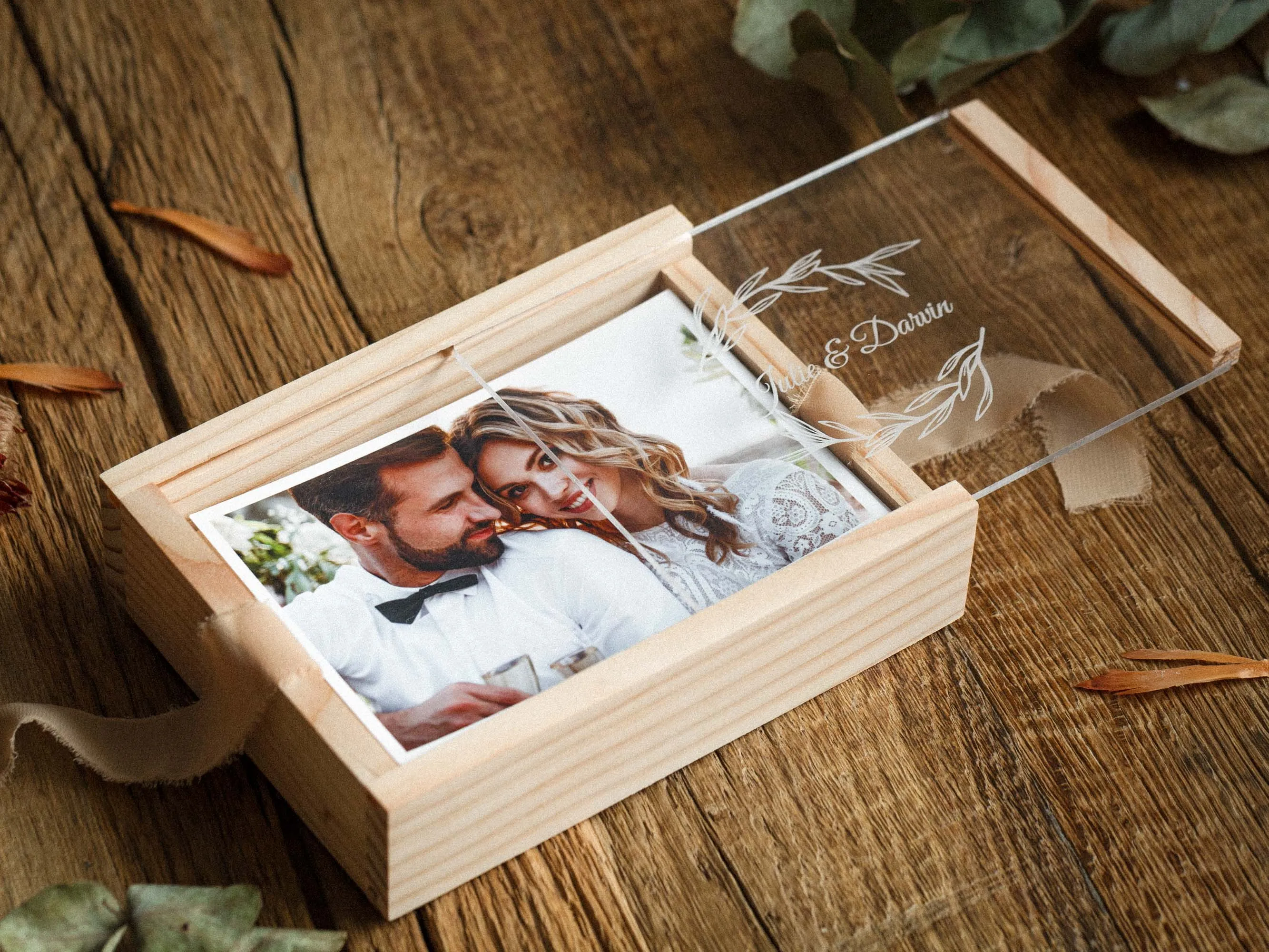 Maple Wood Box with Personalized Acrylic Lid for Wedding Photo