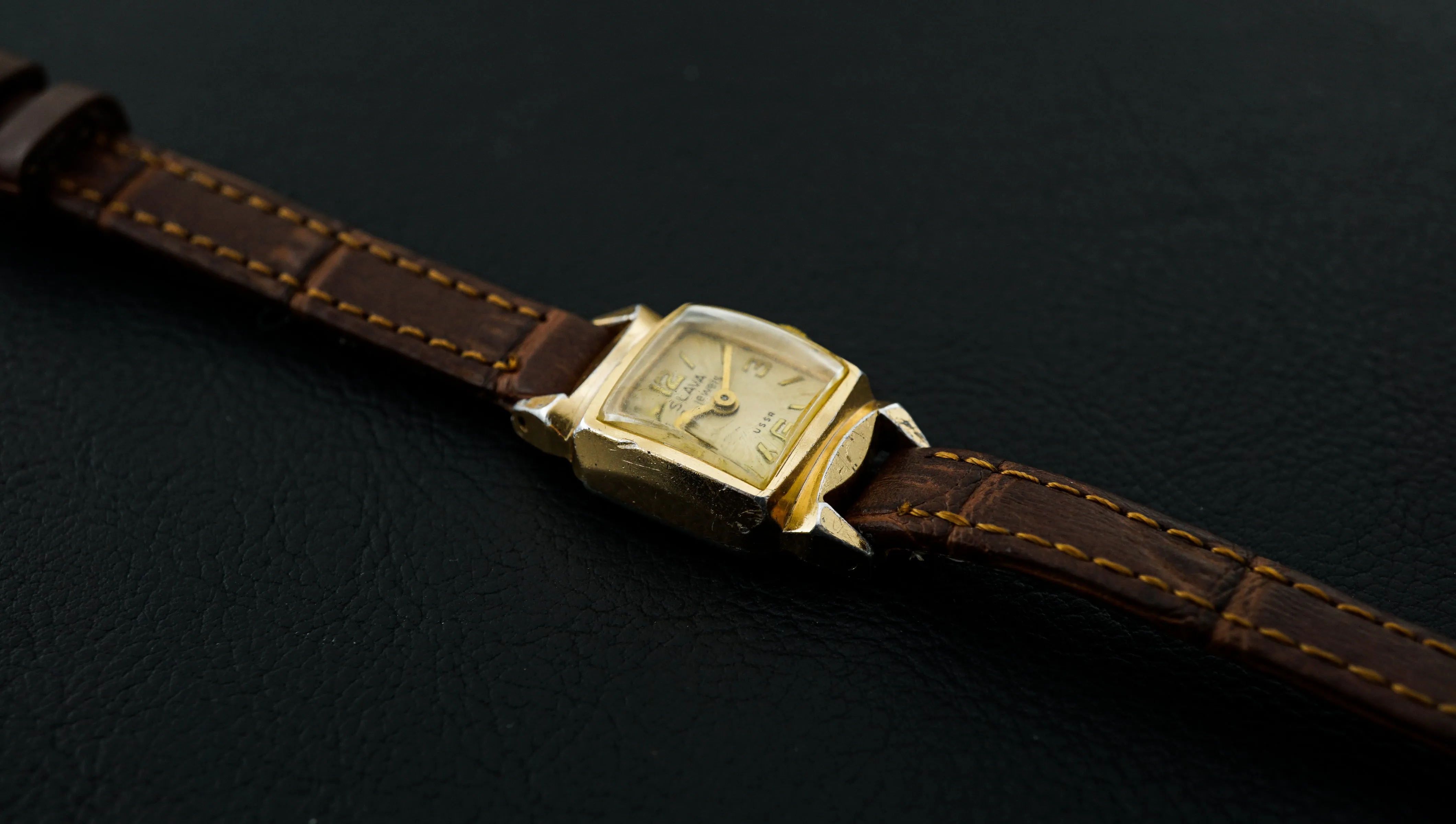 Vintage beautiful ladies mechanical watch Slava 1600