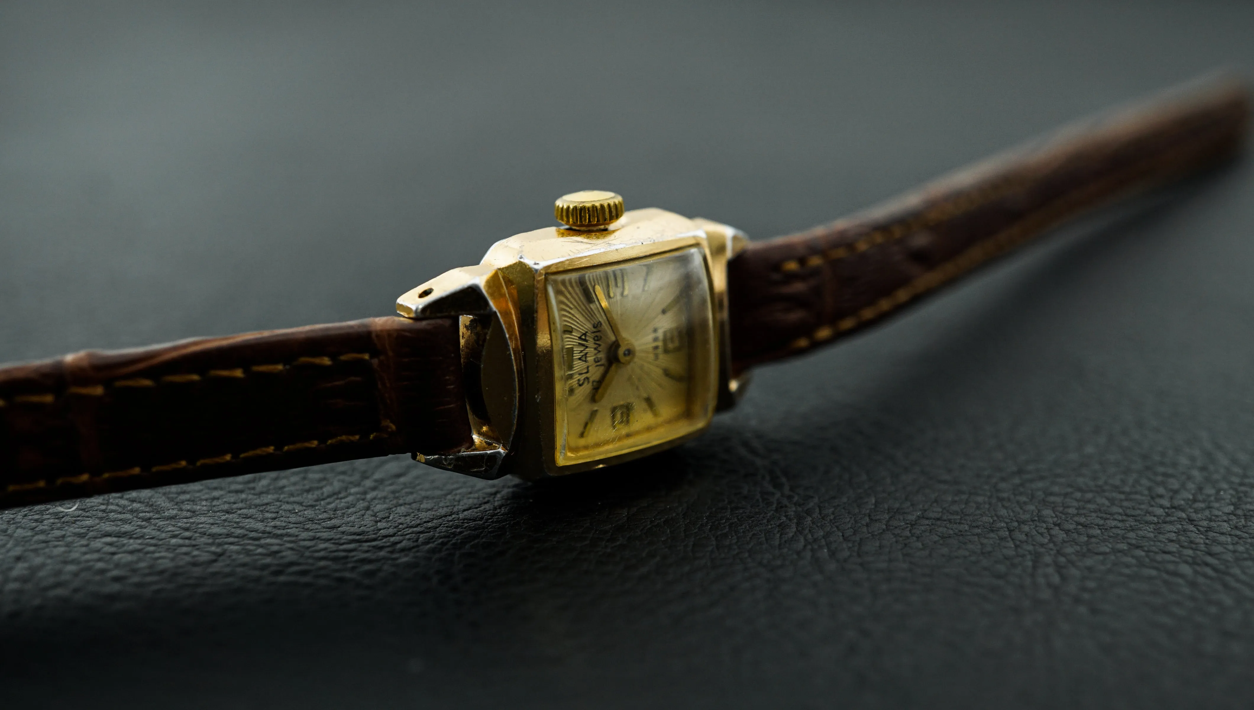 Vintage beautiful ladies mechanical watch Slava 1600