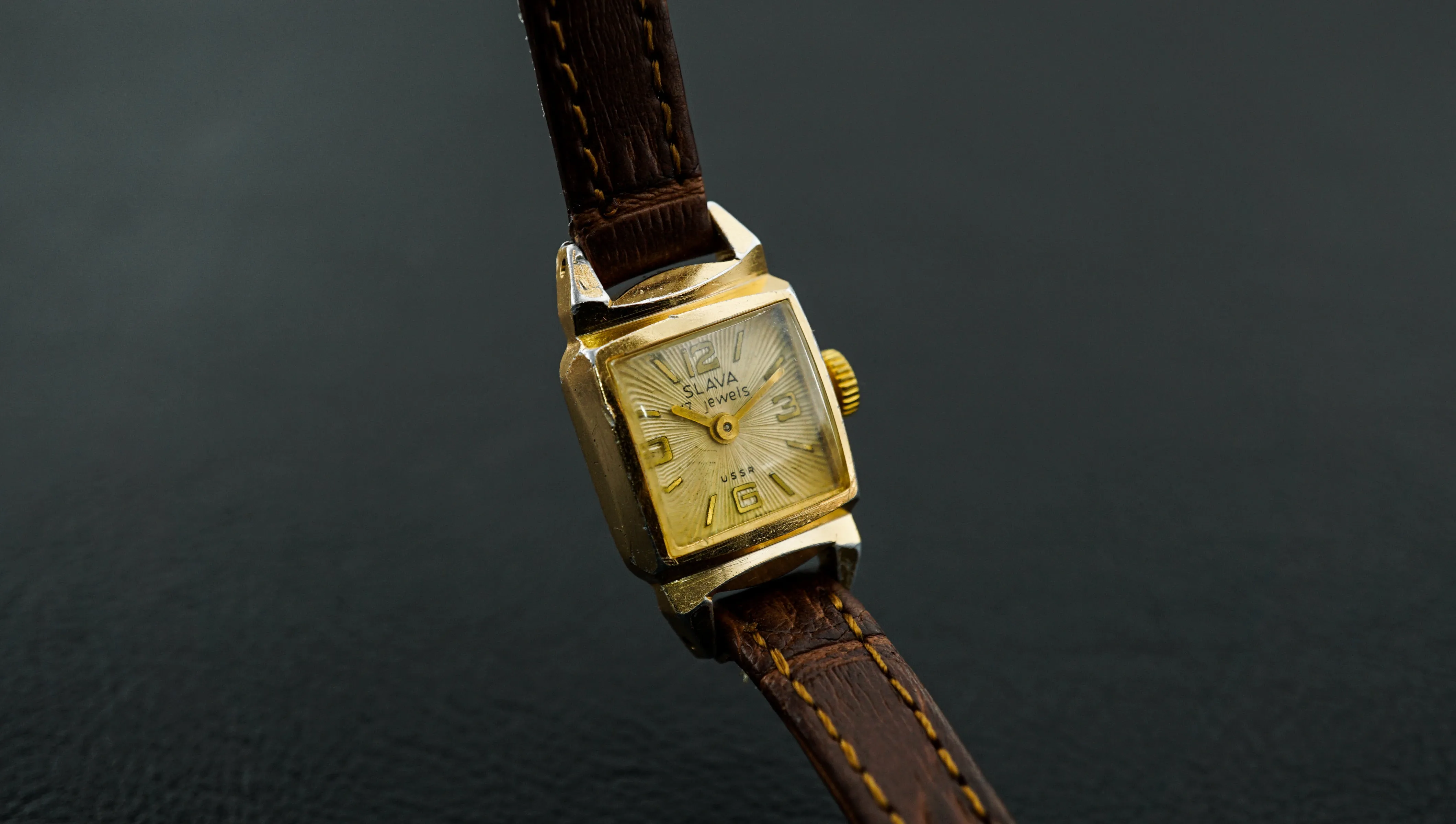 Vintage beautiful ladies mechanical watch Slava 1600