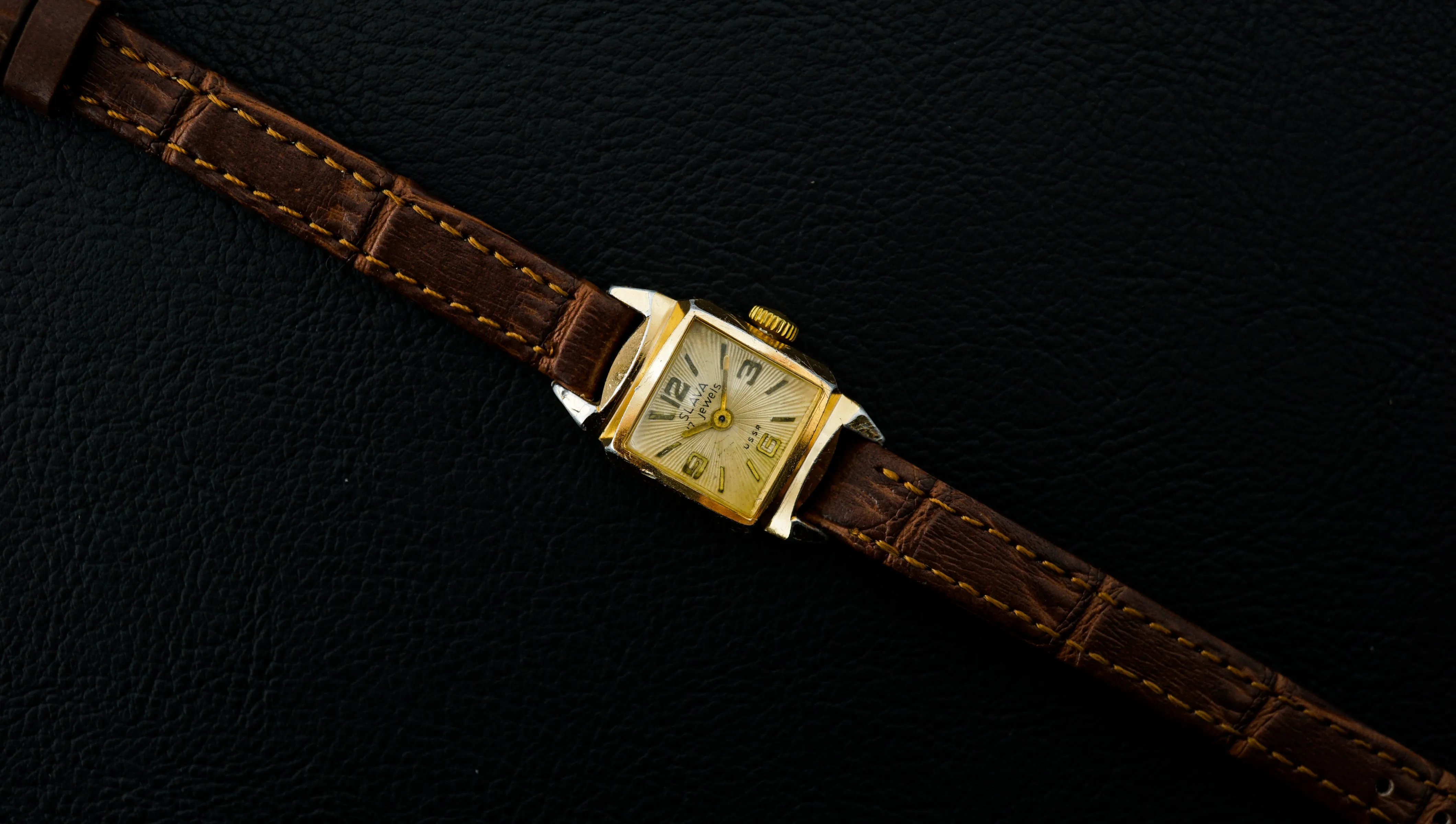 Vintage beautiful ladies mechanical watch Slava 1600