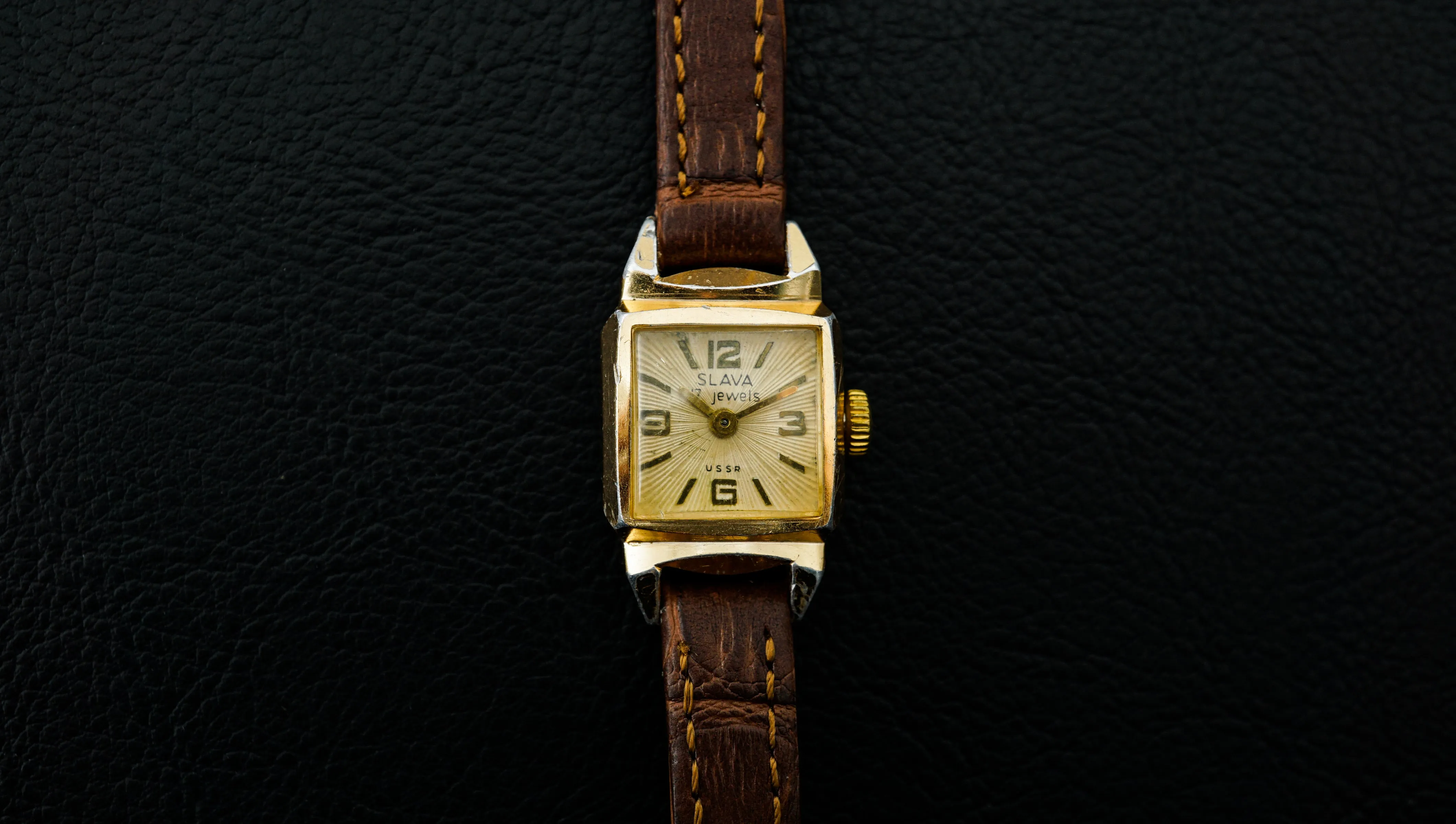 Vintage beautiful ladies mechanical watch Slava 1600