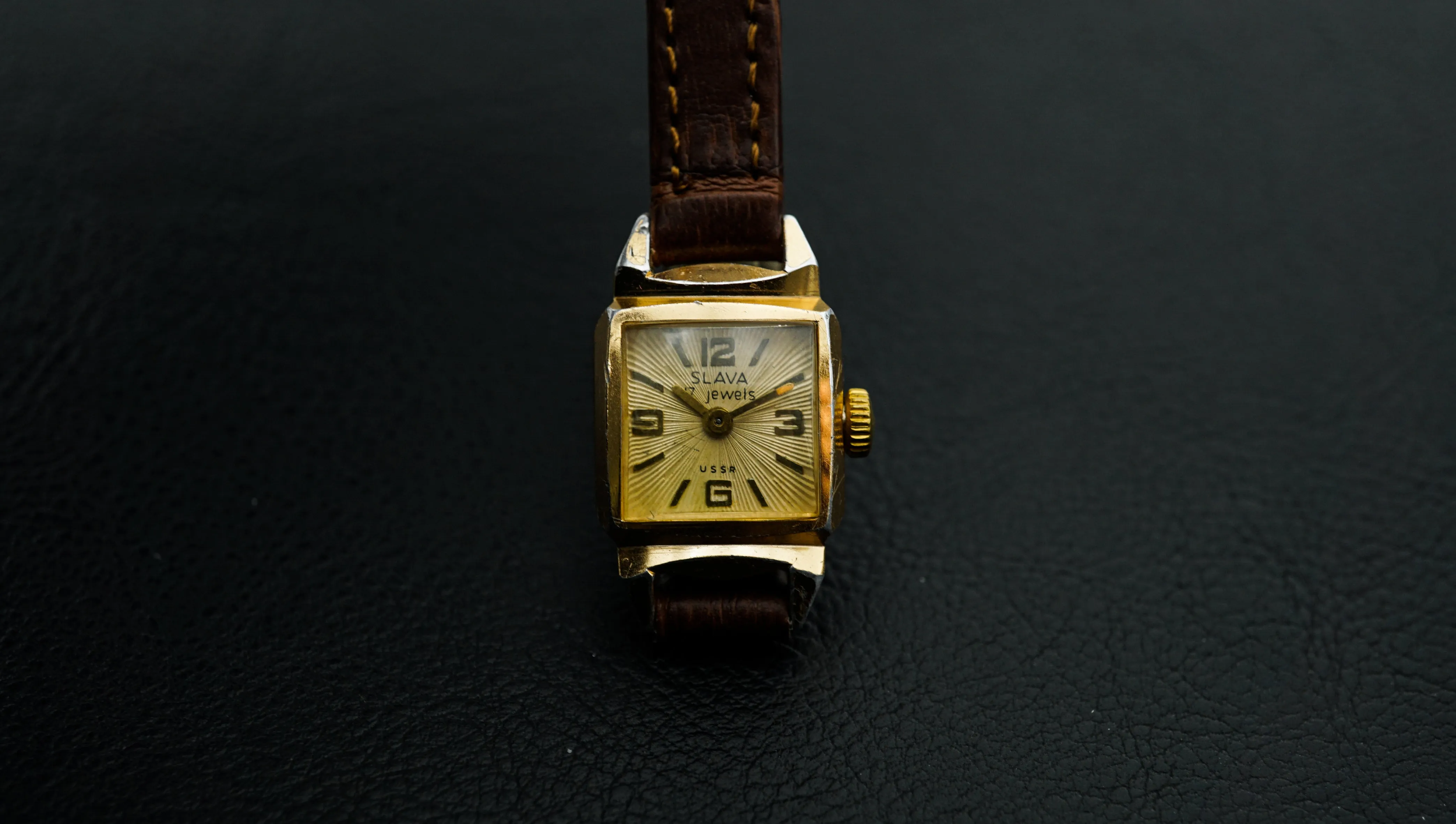 Vintage beautiful ladies mechanical watch Slava 1600