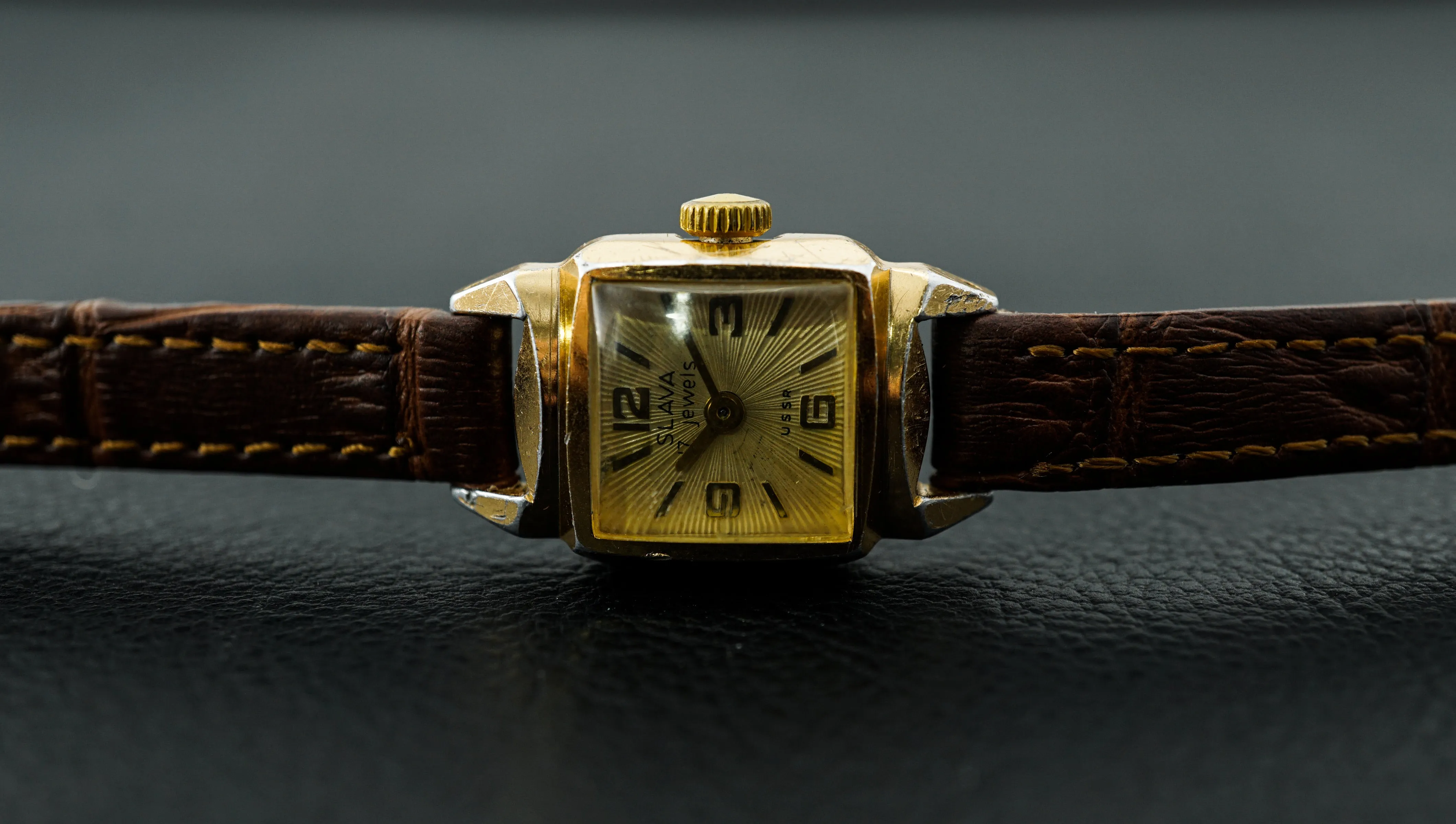 Vintage beautiful ladies mechanical watch Slava 1600