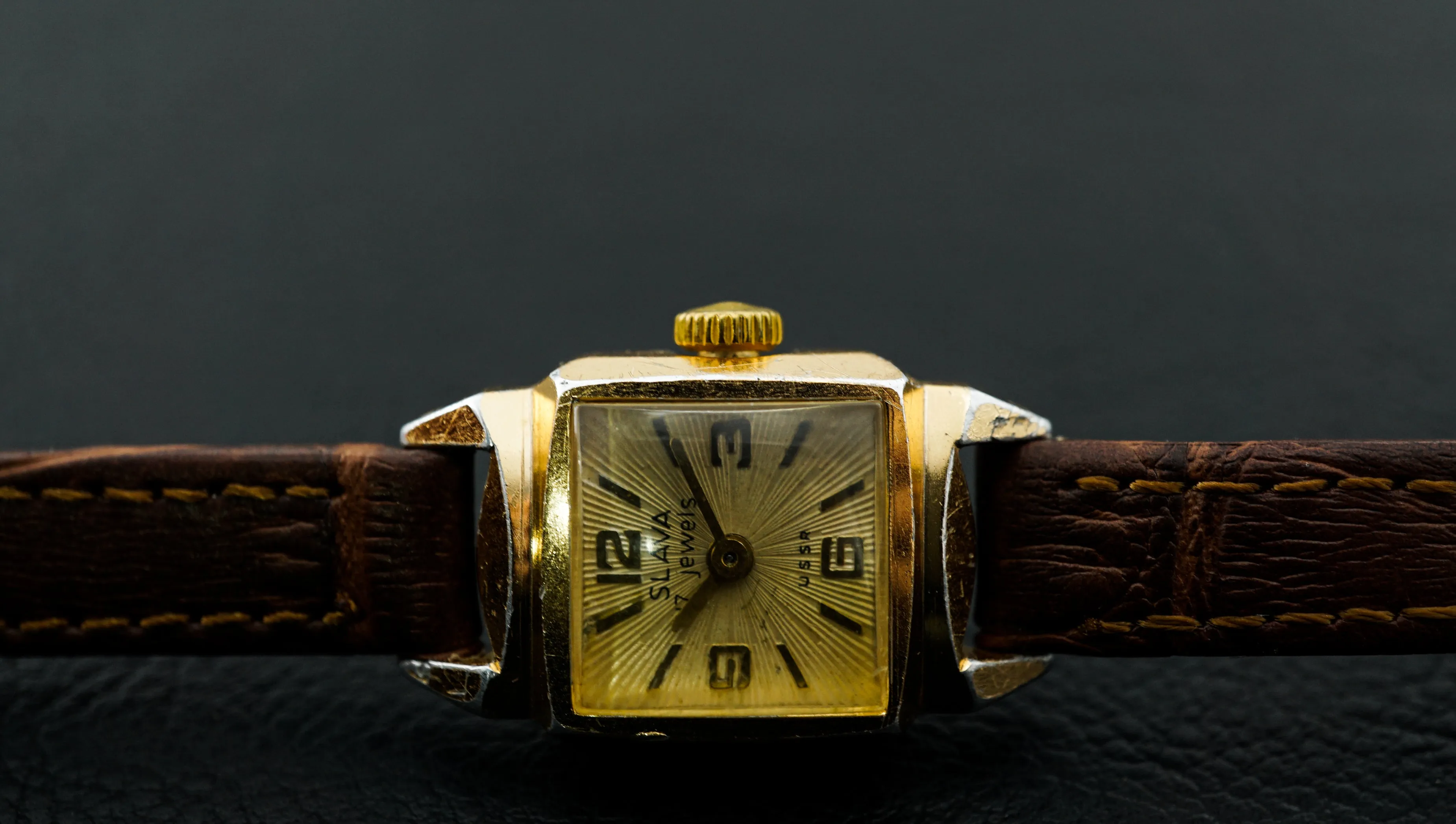 Vintage beautiful ladies mechanical watch Slava 1600