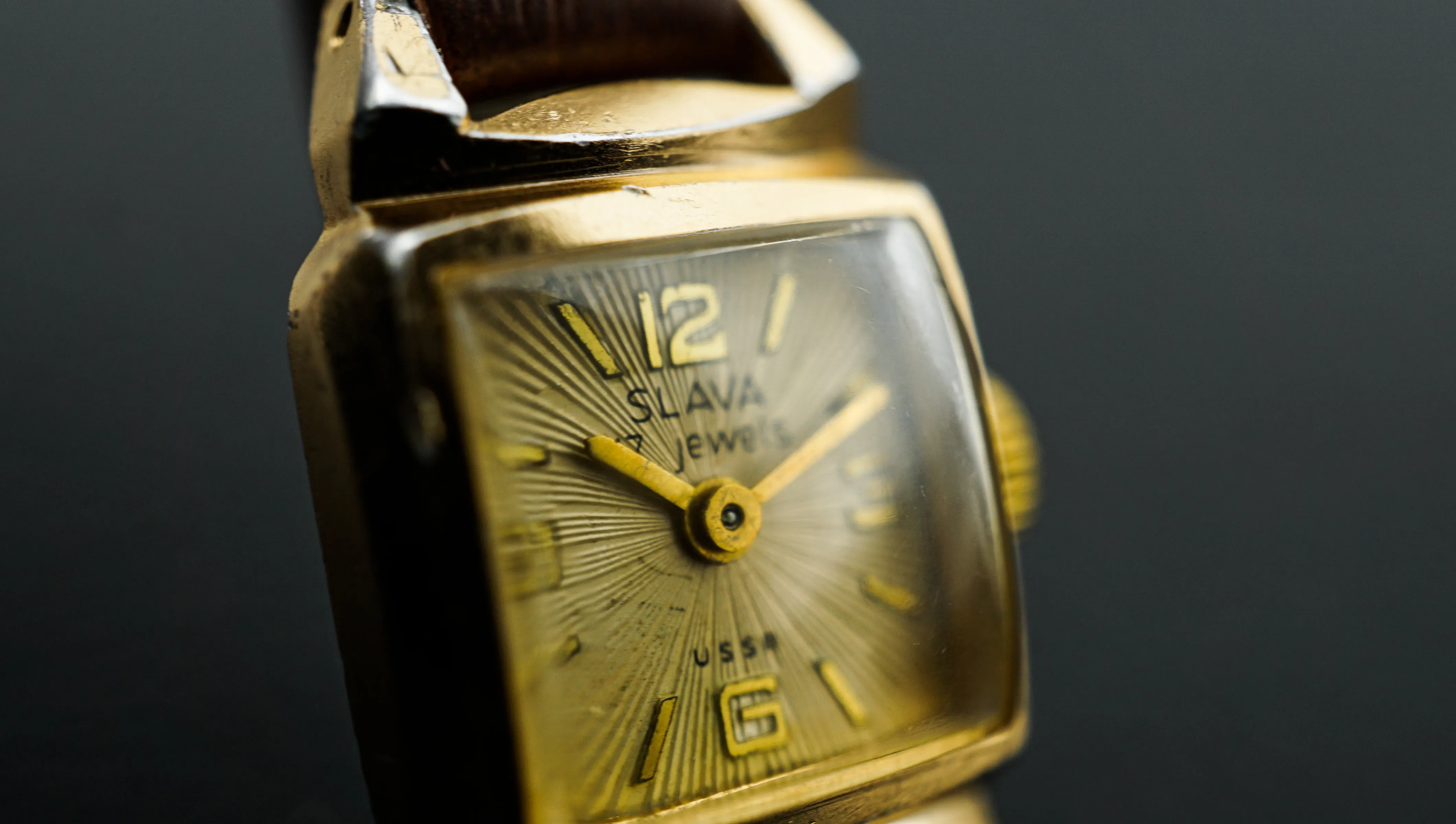 Vintage beautiful ladies mechanical watch Slava 1600